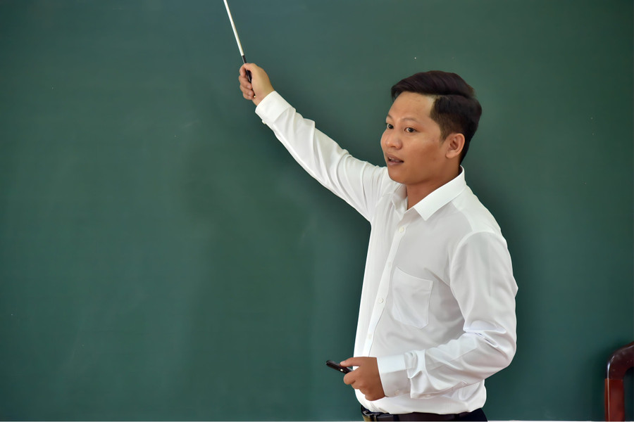 Thầy Châu Thanh trong giờ đứng lớp