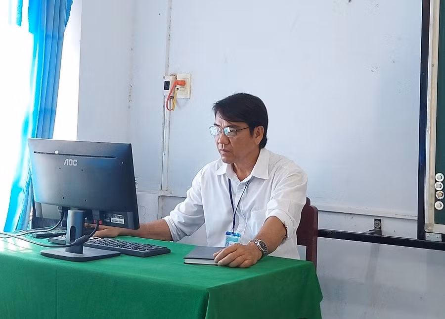 Thầy giáo Nguyễn Thanh Tùng – giáo viên Mỹ thuật Trường THCS Nguyễn Văn Tiệp.