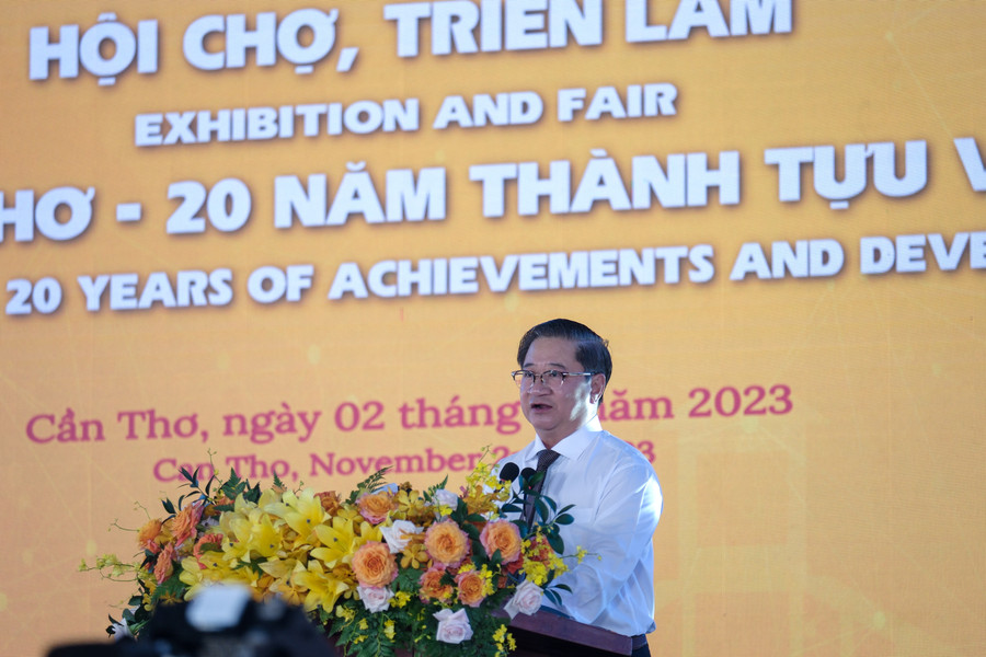 Ông Trần Việt Trường - Chủ tịch UBND TP Cần Thơ phát biểu khai mạc hội chợ, triển lãm. Ông Trần Việt Trường - Chủ tịch UBND TP Cần Thơ phát biểu khai mạc hội chợ, triển lãm.
