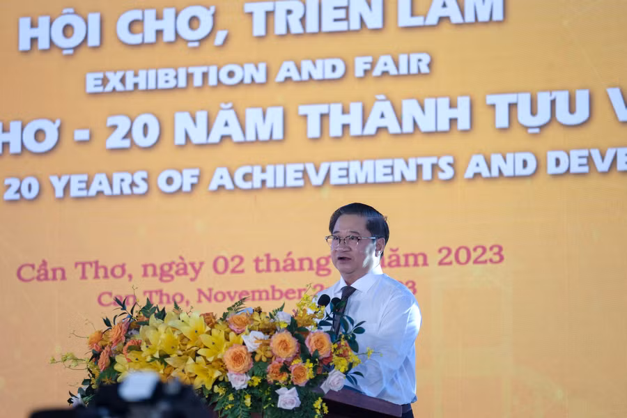 Ông Trần Việt Trường - Chủ tịch UBND TP Cần Thơ phát biểu khai mạc hội chợ, triển lãm.