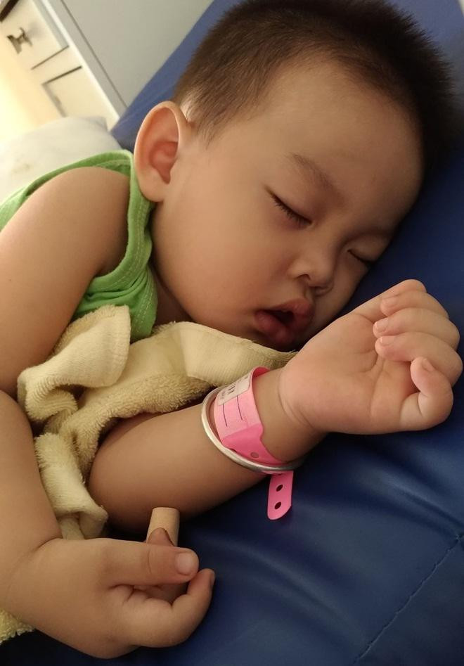 1 phút không để ý, mẹ Đồng Nai hoảng hồn thấy tay con sắp đứt lìa ảnh 6 1 phut khong de y, me dong nai hoang hon khi thay tay con sap dut lia - 6