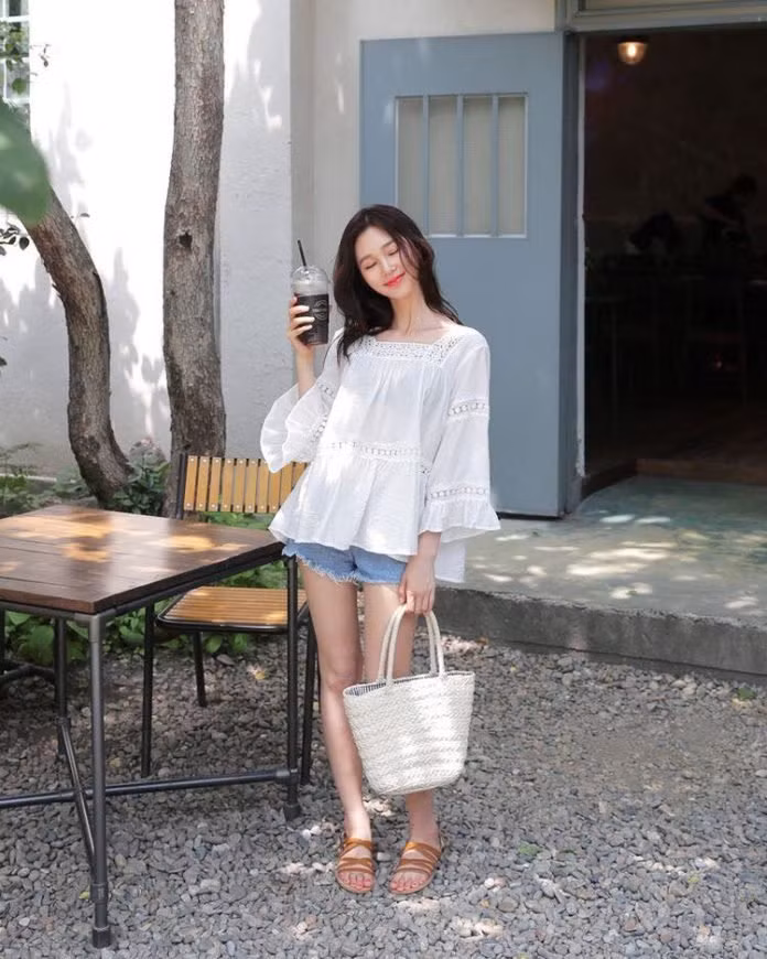 5 kiểu áo siêu điệu đà che khuyết điểm tối đa cho nàng bắp tay to ảnh 5 Empty