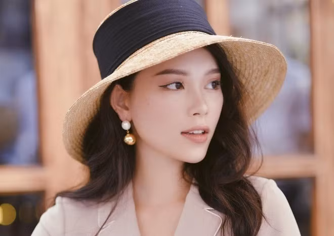 Linh Rin sở hữu body khá chuẩn cùng gương mặt thanh tú nhìn rất dễ mê.