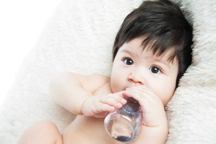 Người lớn cần uống 8 ly nước mỗi ngày, còn trẻ em thì sao? ảnh 1 Người lớn cần uống 8 ly nước mỗi ngày, còn trẻ em thì sao?