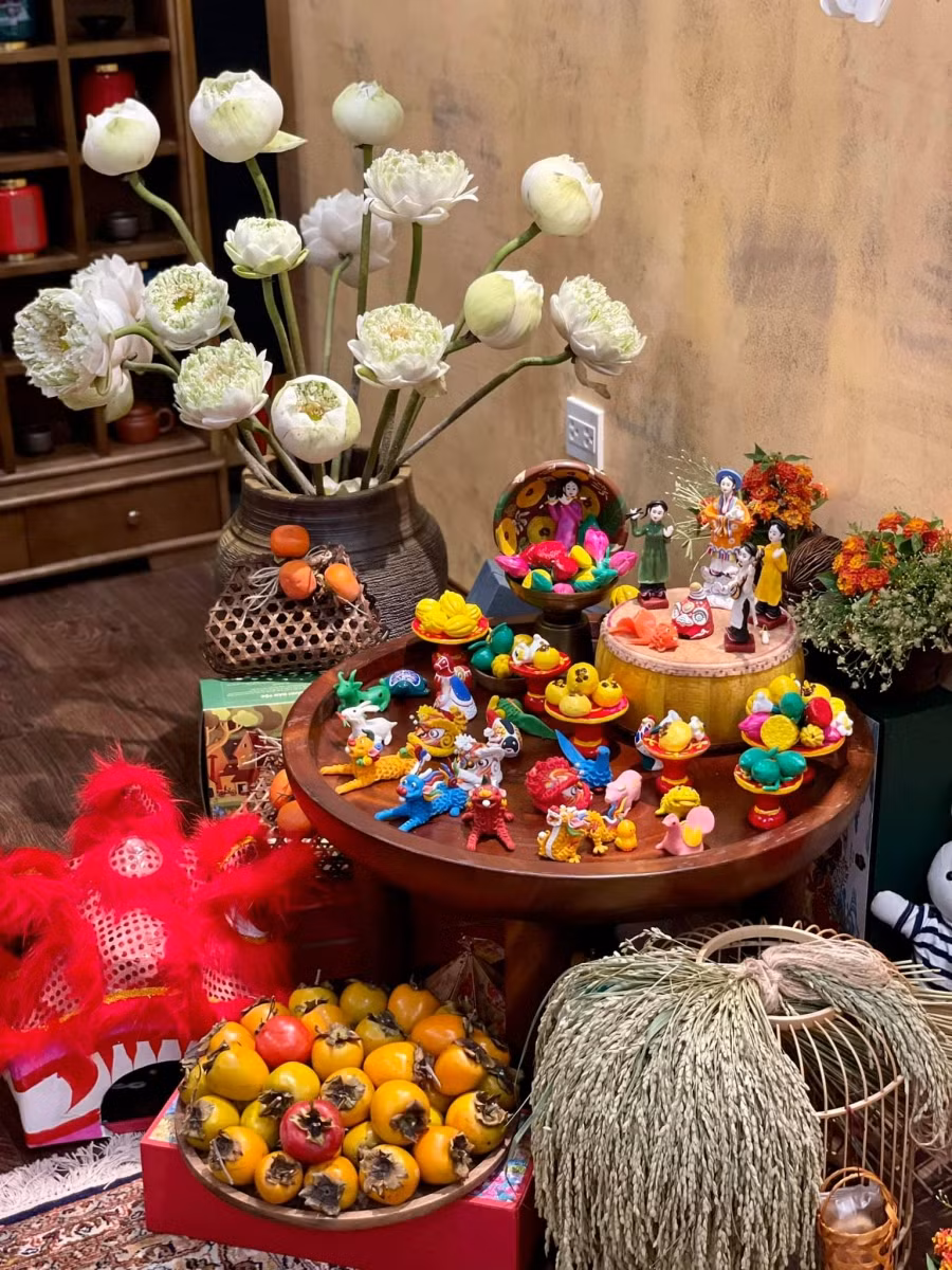 Mâm cỗ Trung thu rực rỡ sắc màu.