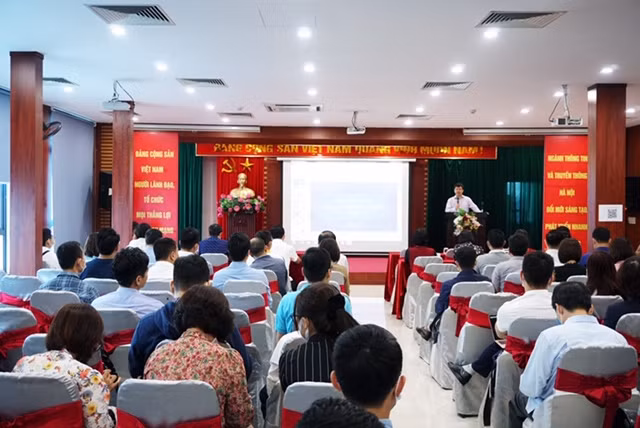 Quang cảnh hội nghị tập huấn công tác truyên truyền bầu cử ĐBQH khóa XV và đại biểu HĐND các cấp nhiệm kỳ 2021 – 2026