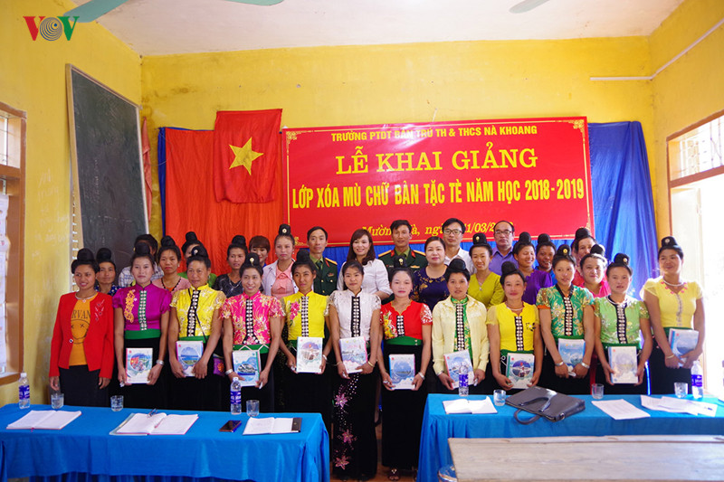 anh: gian nan mang con chu cho phu nu bien gioi sop cop hinh 10