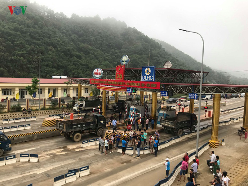 vì sao trạm bot quốc lộ 6 vừa thu người dân đã phản ứng? hình 4 vi sao tram bot quoc lo 6 vua thu nguoi dan da phan ung? hinh 4