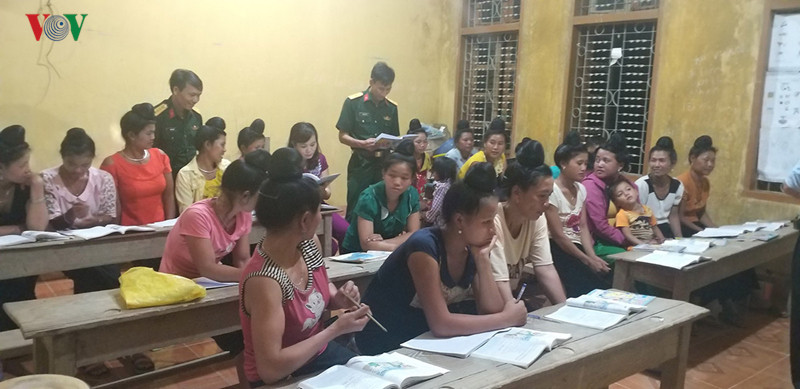 anh: gian nan mang con chu cho phu nu bien gioi sop cop hinh 4