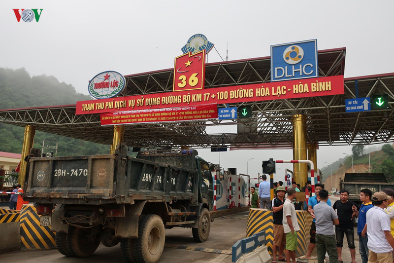 vì sao trạm bot quốc lộ 6 vừa thu người dân đã phản ứng? hình 2 vi sao tram bot quoc lo 6 vua thu nguoi dan da phan ung? hinh 2