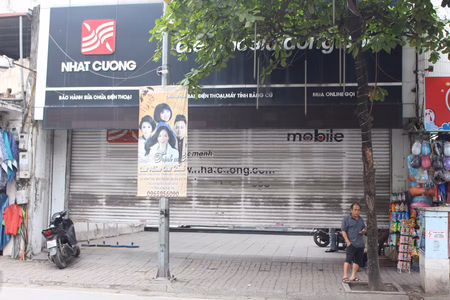 Cửa hàng Nhật Cường Mobile tại 57-59 Bạch Mai (Hà Nội) chiều 9/5