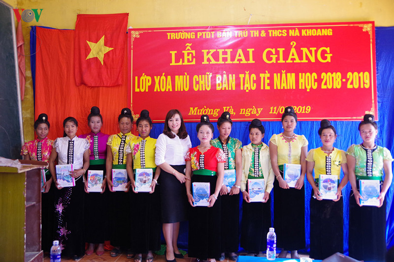 anh: gian nan mang con chu cho phu nu bien gioi sop cop hinh 11