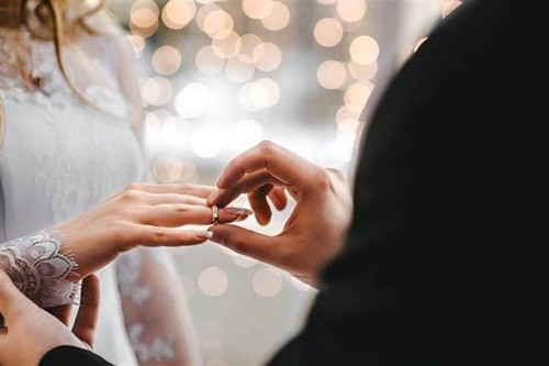 Phát hiện bạn gái ngoại tình với sếp, chàng trai lật mặt ngay trong đám cưới hình ảnh 1 phat hien ban gai ngoai tinh voi sep, chang trai lat mat ngay trong dam cuoi hinh anh 1