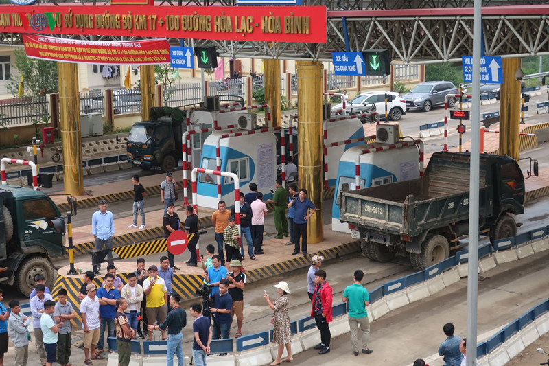 vì sao trạm bot quốc lộ 6 vừa thu người dân đã phản ứng? hình 1 vi sao tram bot quoc lo 6 vua thu nguoi dan da phan ung? hinh 1