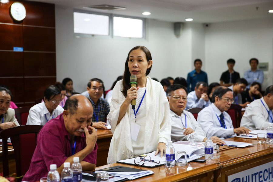 Đại diện Trường Đại học Văn Lang nêu ý kiến tại hội nghị Đại diện Trường Đại học Văn Lang nêu ý kiến tại hội nghị