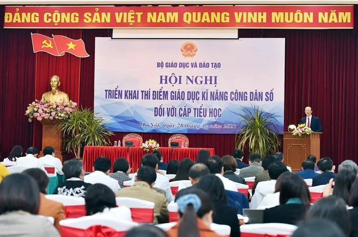 Hội nghị có sự tham gia của nhiều đại biểu, chuyên gia, nhà quản lý giáo dục.