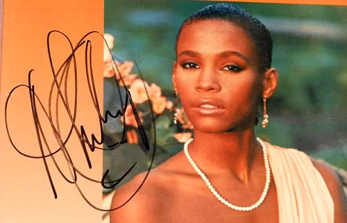 Phong cách ký tên độc đáo của giọng ca quá cốWhitney Houston.