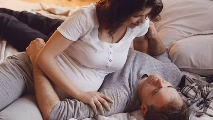 Trong ba tháng đầu tiên, phụ nữ có mức độ ham muốn tình dục thấp hơn. (Ảnh: ITN)