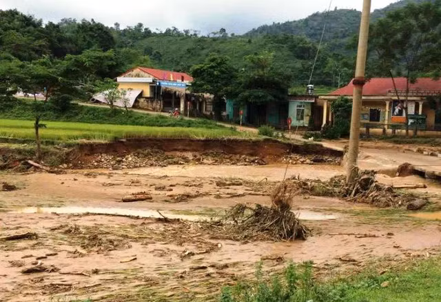 Sau trận lũ nhiều trường học ở Hòa Bình đã sớm ổn định trường lớp học, cho học sinh đi học bình thường trở lại.