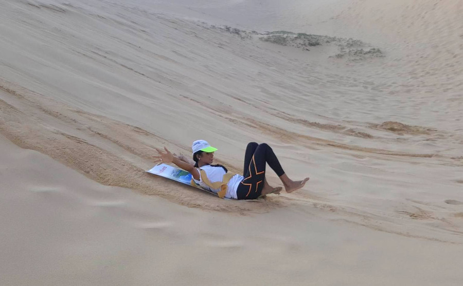 Thí sinh trượt cát thành công Thí sinh trượt cát thành công