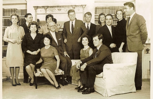 Lời nguyền bi kịch nào đeo bám gia tộc Kennedy suốt 7 thập kỷ