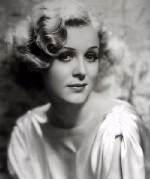  Nữ diễn viên Gloria Stuart lúc còn trẻ.... 