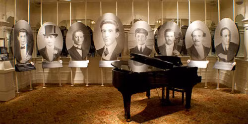  Hình ảnh dàn nhạc công được tưởng nhớtại một cuộc triển lãm ở Anh 