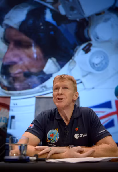 Thật khó tin khi bên ngoài rộng lớn bao la kia lại không có sự sống - Tim Peake.