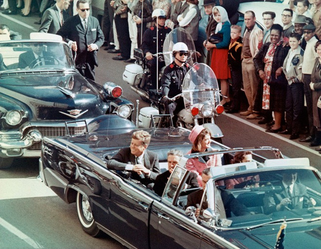 Lời nguyền bi kịch nào đeo bám gia tộc Kennedy suốt 7 thập kỷ ảnh 3 Chuyến thăm định mệnh của Tống thổng trẻ tuổi nhất Mỹ - J. F. Kennedy