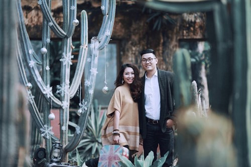 Bộ ảnh cưới độc - lạ bên cây Noel "bản xương rồng" cặp đôi Hà Thành ảnh 1