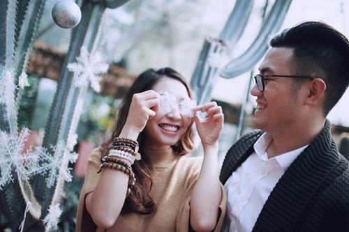 Bộ ảnh cưới độc - lạ bên cây Noel "bản xương rồng" cặp đôi Hà Thành ảnh 8