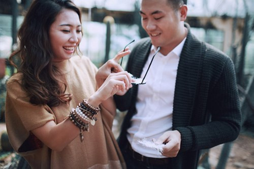 Bộ ảnh cưới độc - lạ bên cây Noel "bản xương rồng" cặp đôi Hà Thành ảnh 10