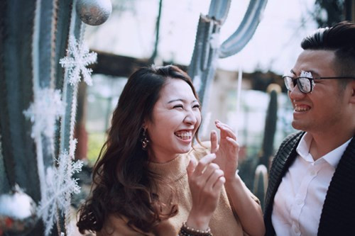 Bộ ảnh cưới độc - lạ bên cây Noel "bản xương rồng" cặp đôi Hà Thành ảnh 9