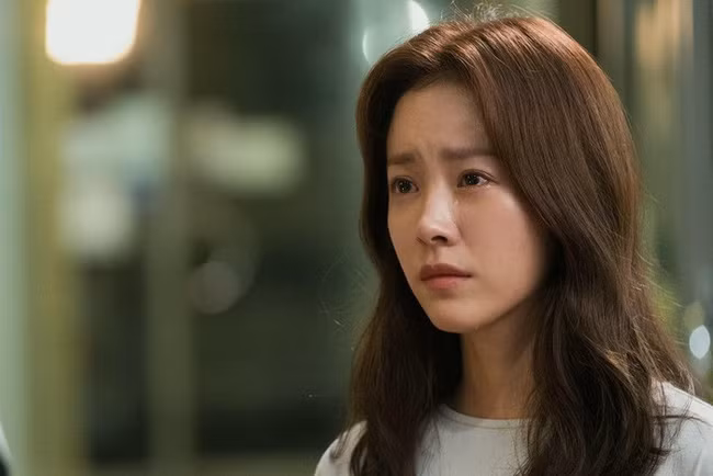 Lấy chồng bạc tỷ, 3 năm vợ không được về quê, mẹ vợ lên tận nhà mới vỡ lẽ trước sự thật - Ảnh 1.