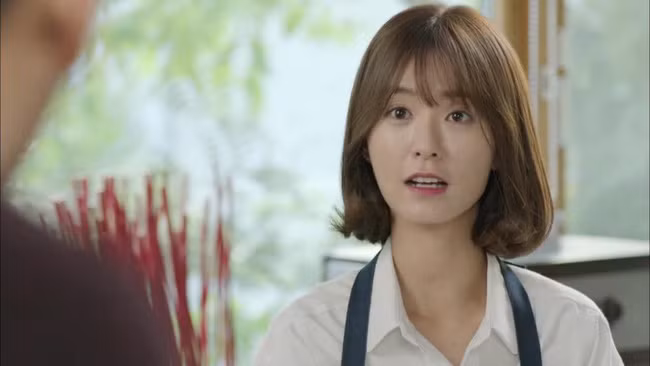 Khoe quà sinh nhật bị hàng xóm bĩu môi chê bai, vợ đá xoáy 1 câu khiến ả ta câm nín và cun cút đi về - Ảnh 3.