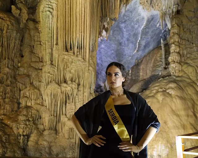 Chụp ảnh với những vẻ đẹp không tưởng của thạch nhũ tại Động Thiên Đường