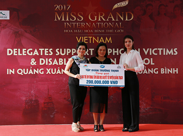 Tập đoàn Trường Thịnh đồng hành cùng BTC Miss Grand International 2017 trao tiền ủng hộ trường Khuyết tật Quảng Xuân (Quảng Trạch – Quảng Bình).