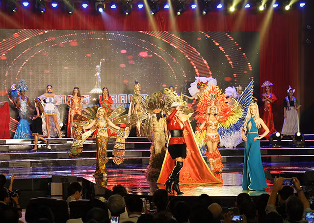 Đa sắc màu văn hoá các dân tộc tại đêm thi “Trang phục dân tộc” của các thí sinh Miss Grand International 2017