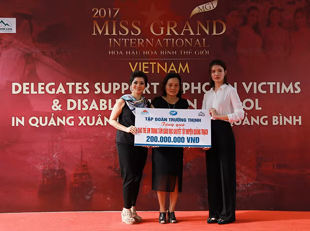 Tập đoàn Trường Thịnh đồng hành cùng BTC Miss Grand International 2017 trao tiền ủng hộ trường Khuyết tật Quảng Xuân (Quảng Trạch – Quảng Bình).
