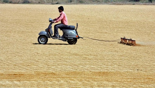 Cày ruộng phong cách đại gia. 10-anh-hai-hot-nhat-facebook-trong-ngay-2