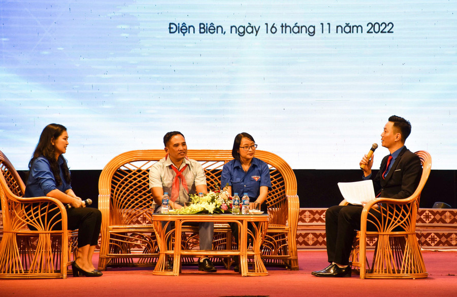 Các nhà giáo trẻ giao lưu tại lễ tuyên dương Các nhà giáo trẻ giao lưu tại lễ tuyên dương