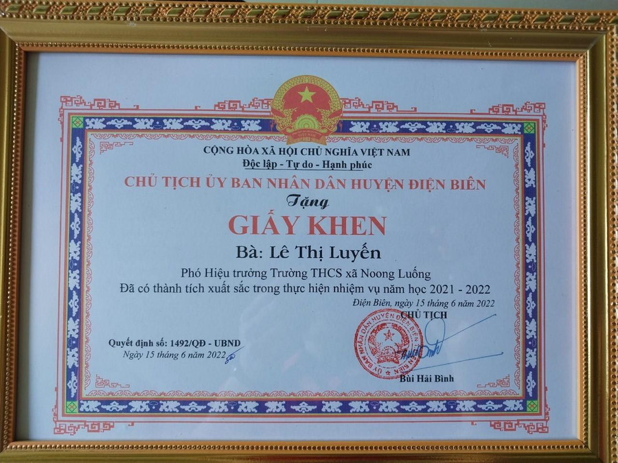 Ở cương vị công tác nào, cô Lê Thị Luyến cũng giành được nhiều thành tích xuất sắc, được các cấp ghi nhận và vinh danh Ở cương vị công tác nào, cô Lê Thị Luyến cũng giành được nhiều thành tích xuất sắc, được các cấp ghi nhận và vinh danh