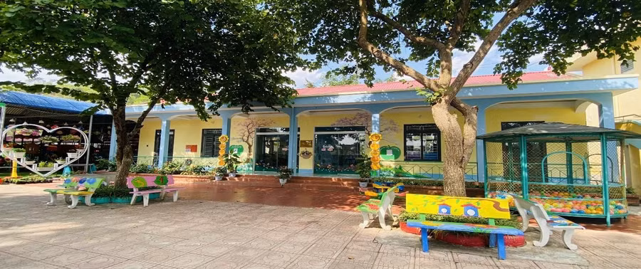 Hình ảnh dãy phòng học tập do Anh Hùng lao động Nguyễn Hiệp - Nguyên Chủ tịch HĐQT Tập đoàn Phát triển nhà và đô thị - HUD Hà Nội cùng gia đình ủng hộ (Ảnh do Nhà trường cung cấp).