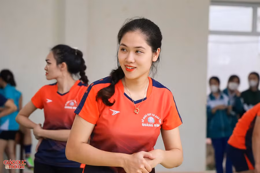 Nụ cười "đốt cháy" sân đấu của nữ VĐV đến từ Sở GD&ĐT Quảng Bình.