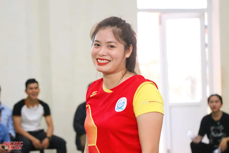 Không những cống hiến cho khán giả những pha bóng đẹp mắt, ấn tượng mà vẻ đẹp của các vận động viên còn khiến người xem xao lòng. Không những cống hiến cho khán giả những pha bóng đẹp mắt, ấn tượng mà vẻ đẹp của các vận động viên còn khiến người xem xao lòng.
