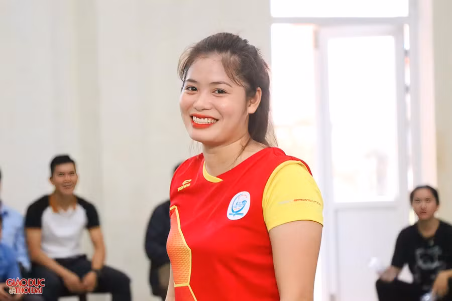 Không những cống hiến cho khán giả những pha bóng đẹp mắt, ấn tượng mà vẻ đẹp của các vận động viên còn khiến người xem xao lòng.