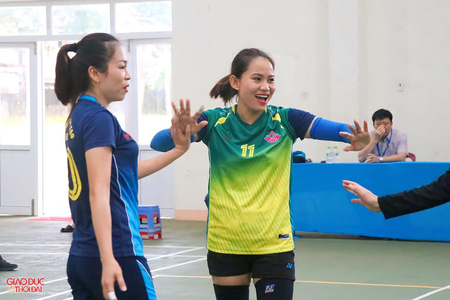 Bóng chuyền được xem là môn thể thao nữ hoàng, chính vì thế ở giải đấu lần này các trận đấu đội nữ luôn nhận được quan tâm theo dõi của nhiều khán giả. Bóng chuyền được xem là môn thể thao nữ hoàng, chính vì thế ở giải đấu lần này các trận đấu đội nữ luôn nhận được quan tâm theo dõi của nhiều khán giả.