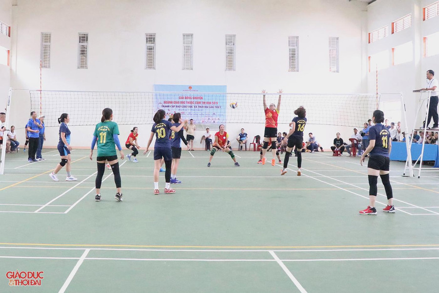 Nội dung bóng chuyền nữ có sự góp mặt của các 4 đội Thanh Hóa, Nghệ An, Quảng Bình và Quảng Trị. Nội dung bóng chuyền nữ có sự góp mặt của các 4 đội Thanh Hóa, Nghệ An, Quảng Bình và Quảng Trị.