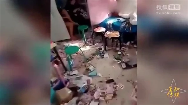 Hãi hùng cảnh tượng ký túc xá bẩn của nữ sinh Trung Quốc