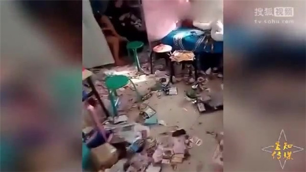 Hãi hùng cảnh tượng ký túc xá bẩn của nữ sinh Trung Quốc